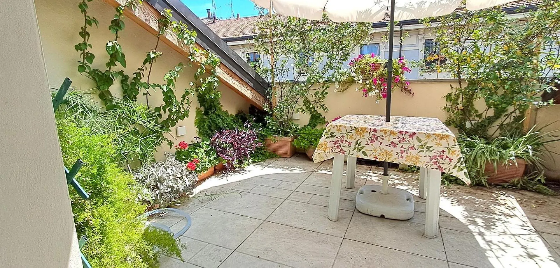 Mansarda Con Terrazzo Centralissima Milano Italia